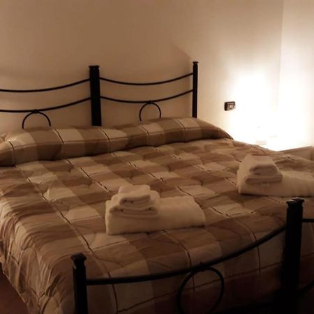 Bed and Breakfast Le Tre Stelle Ronco allʼAdige Exterior foto