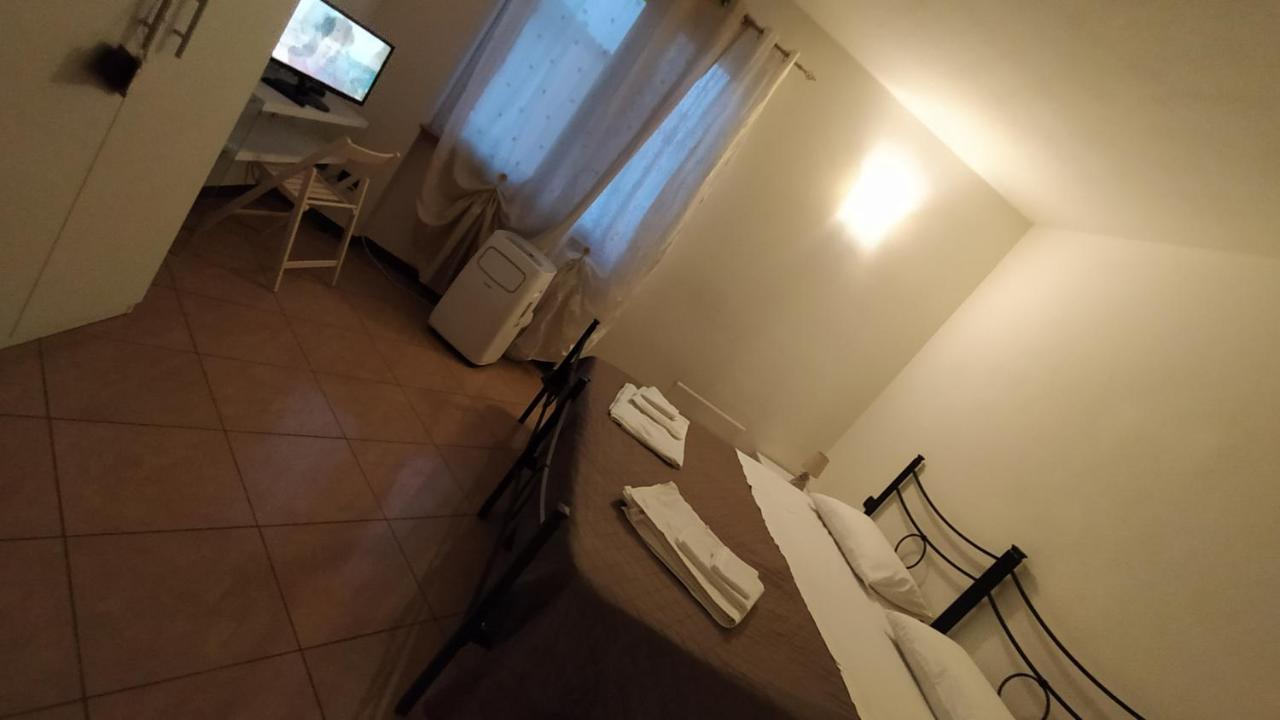 Bed and Breakfast Le Tre Stelle Ronco allʼAdige Zimmer foto